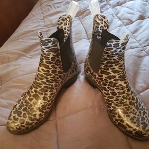 Cheetah print rubber rain boots  size 6